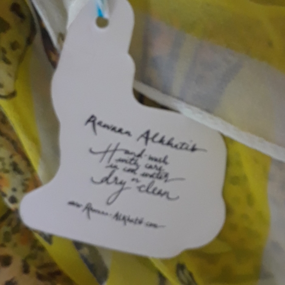 Beautiful yellow cheetah scarf - Picture 4 of 5